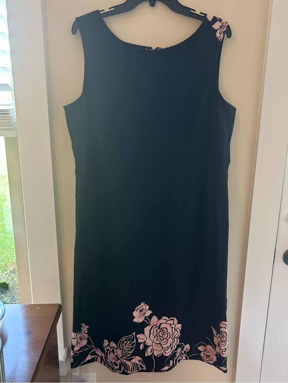 Maya Brooke -- black sheath dress with distinct pink floral details - size: 18